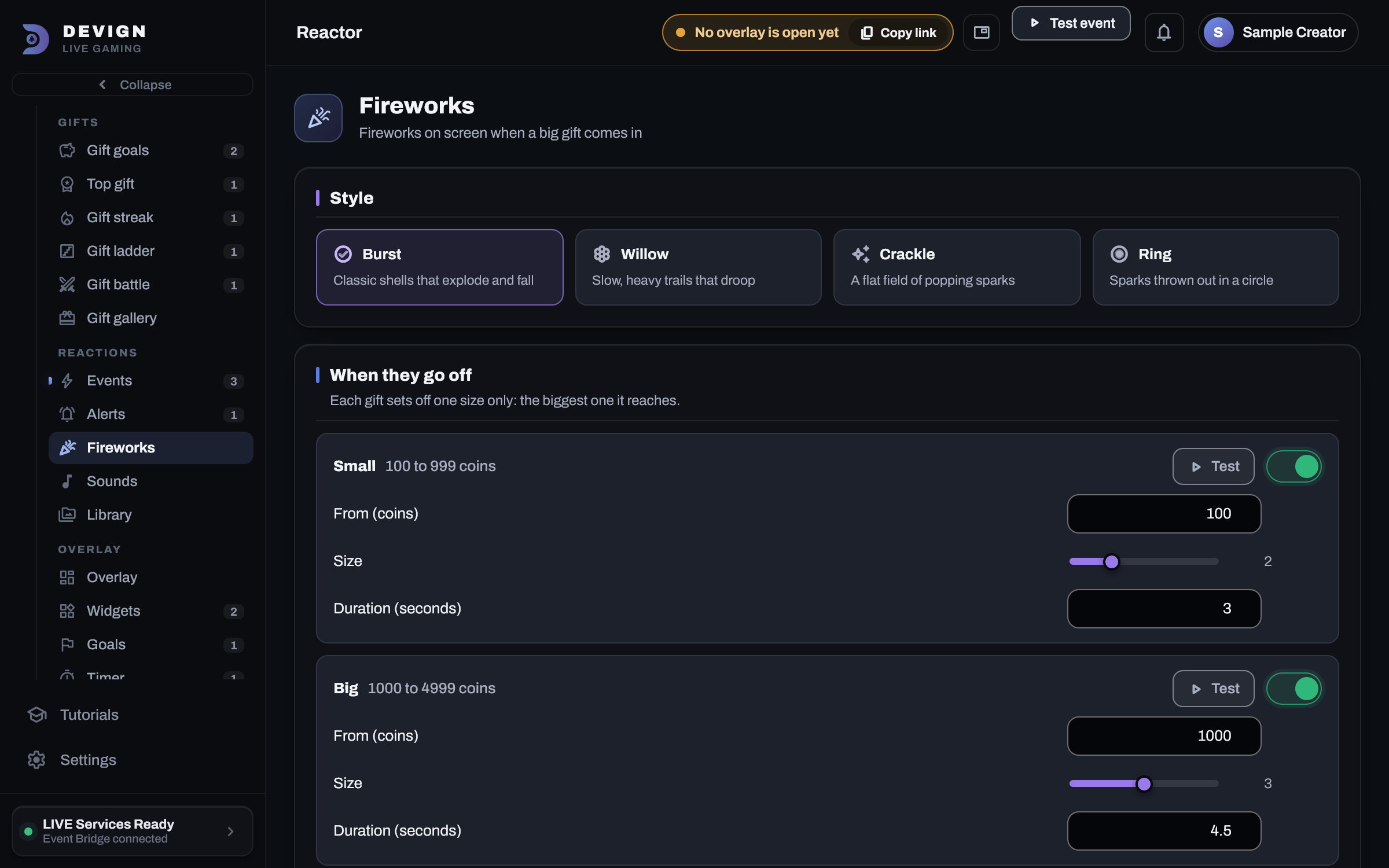 La app Reactor: una barra lateral agrupada en Regalos, Reacciones y Overlay, con la pantalla de Fuegos artificiales abierta mostrando estilos y niveles de monedas.